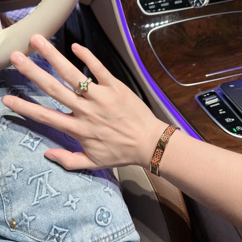 Louis Vuitton Bracelets Vibrant 251158