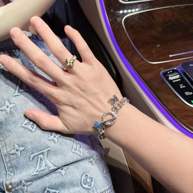 Modern Louis Vuitton Bracelets 251161