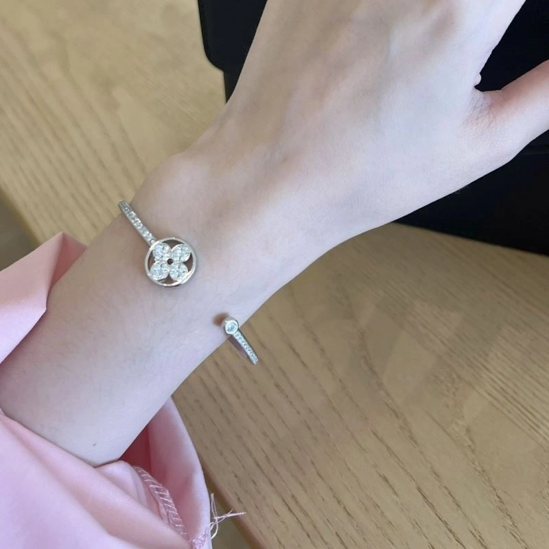 UrbanStyle Louis Vuitton Bracelets 251176