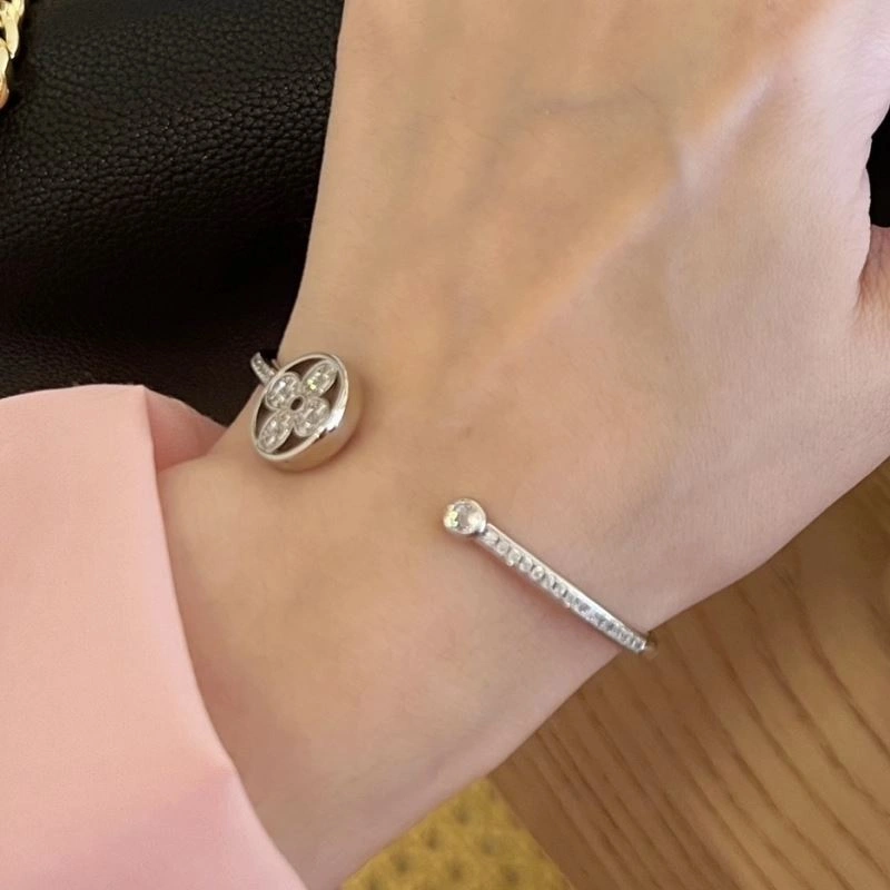 UrbanStyle Louis Vuitton Bracelets 251176
