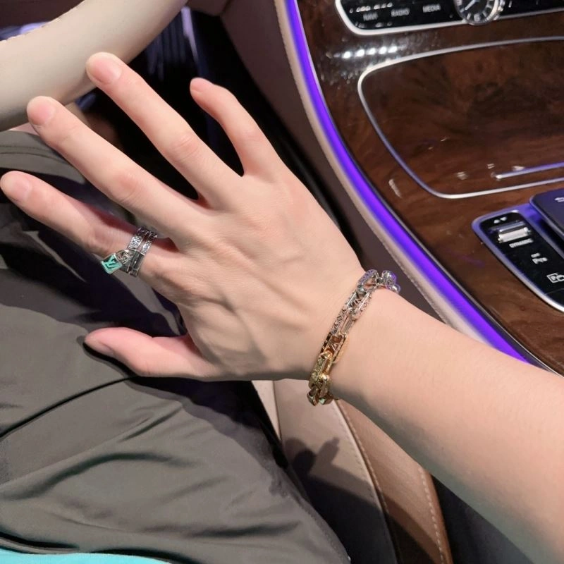 Louis Vuitton Bracelets Stretchable 251169
