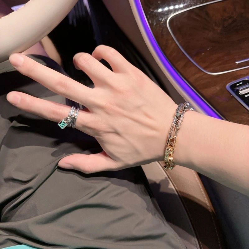 Louis Vuitton Bracelets Stretchable 251169