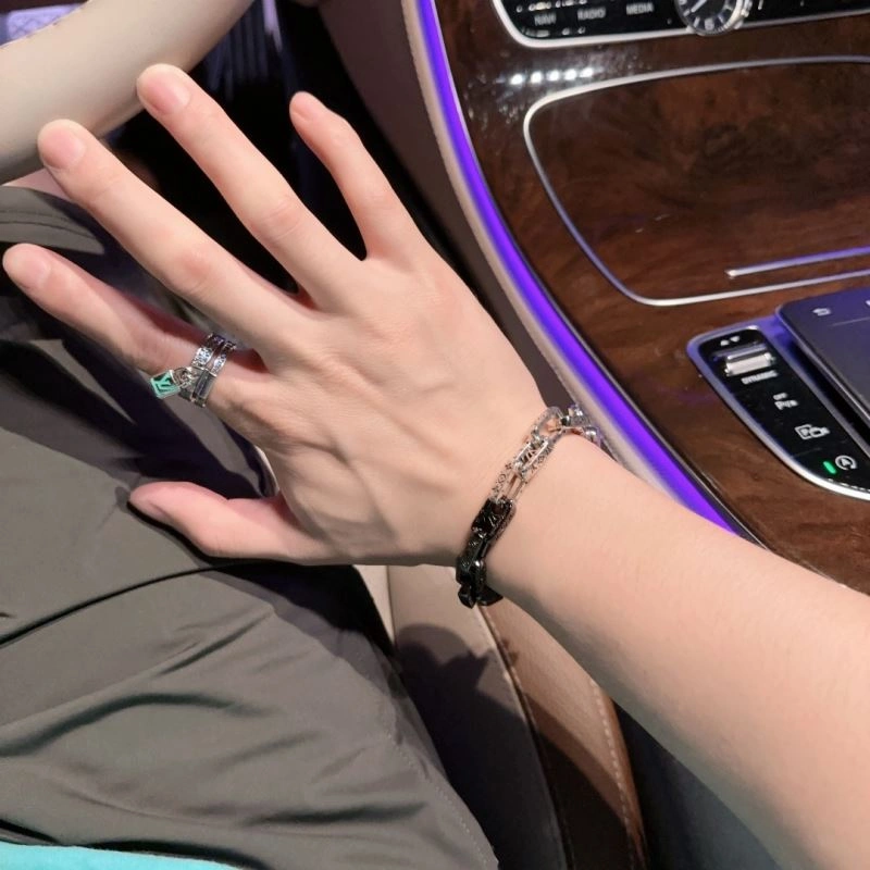 Louis Vuitton Bracelets Lightweight 251184