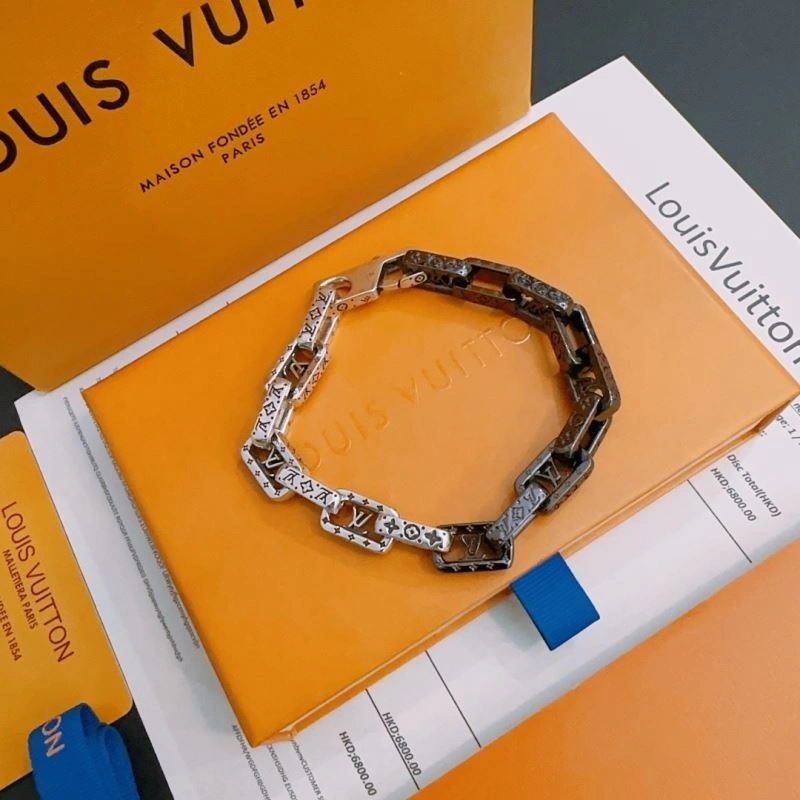 Louis Vuitton Bracelets Lightweight 251184