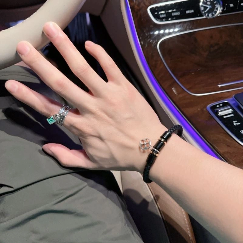 Sustainable Louis Vuitton Bracelets 251164