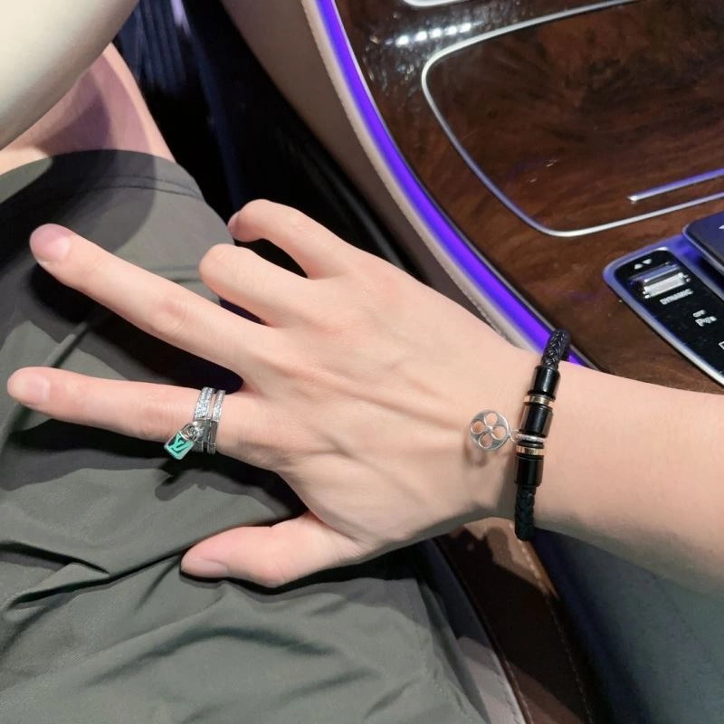 Sustainable Louis Vuitton Bracelets 251164