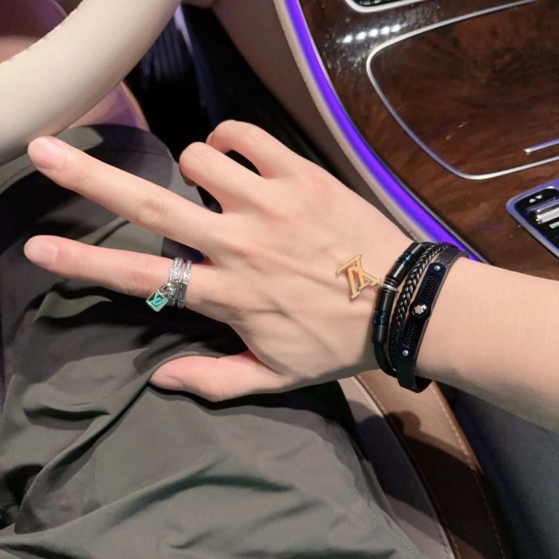 Louis Vuitton Bracelets Lightweight 251163