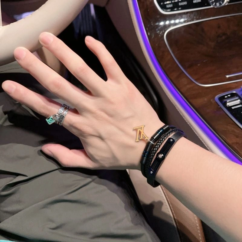 Louis Vuitton Bracelets Lightweight 251163