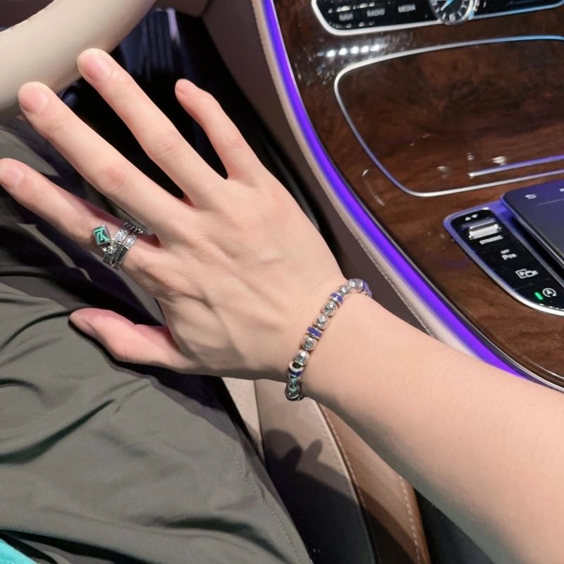 RelaxedFit Louis Vuitton Bracelets 251149