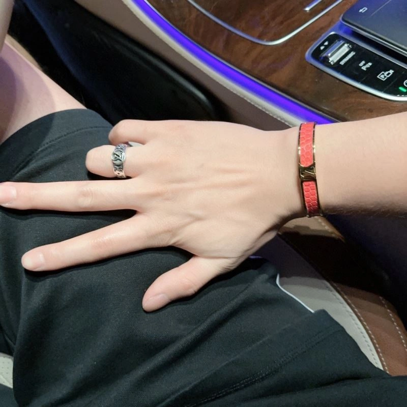 ZeroBulk Louis Vuitton Bracelets 251143