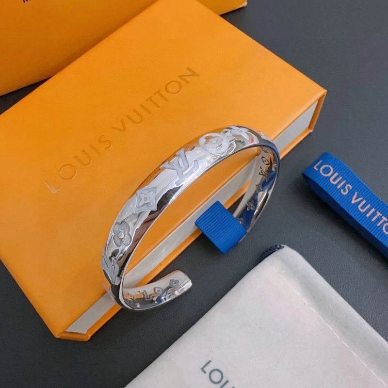 Louis Vuitton Bracelets Elegant 251112