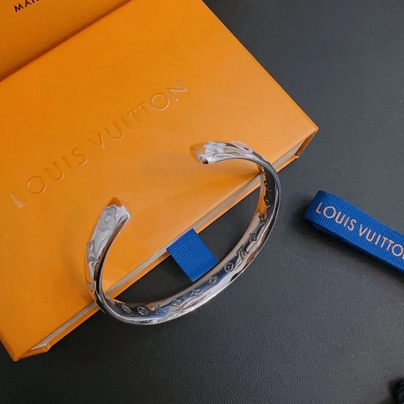 Louis Vuitton Bracelets Elegant 251112