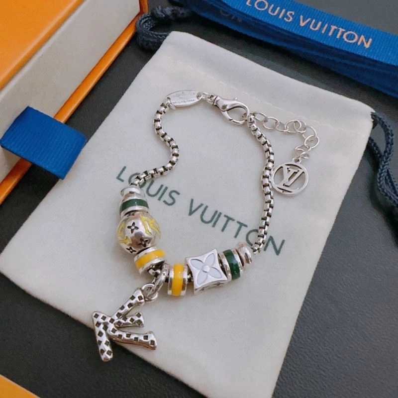 Casual Louis Vuitton Bracelets 251127