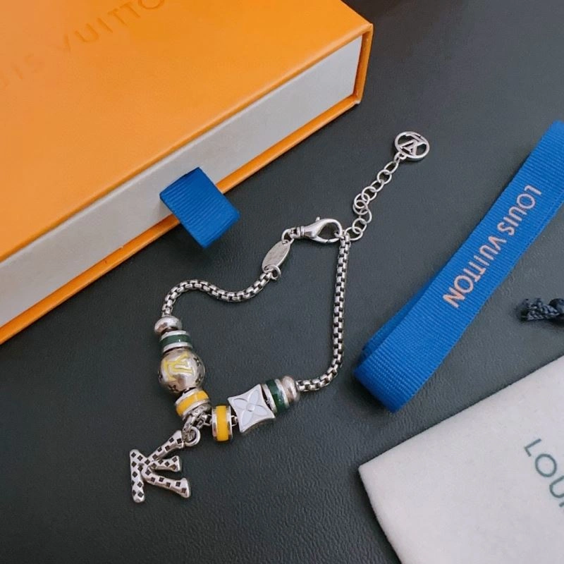 Casual Louis Vuitton Bracelets 251127