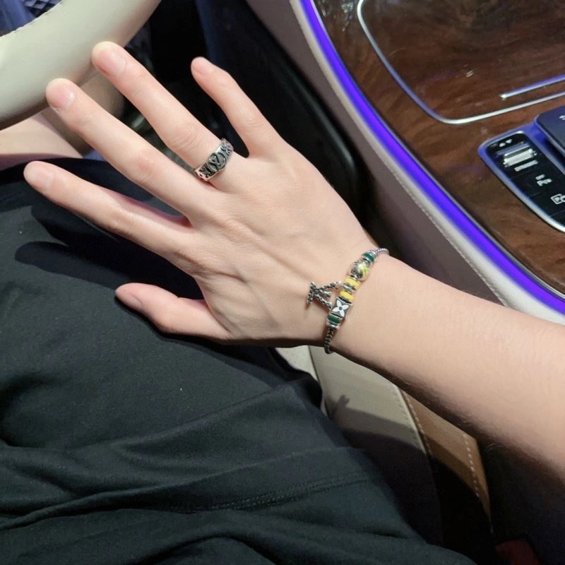 Casual Louis Vuitton Bracelets 251127