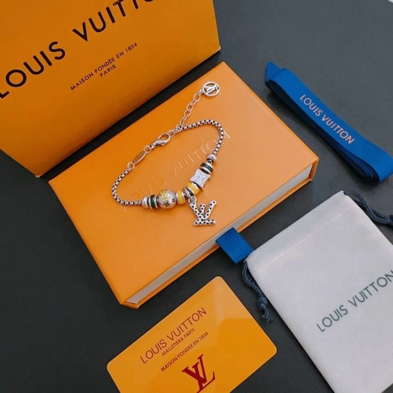 Casual Louis Vuitton Bracelets 251127