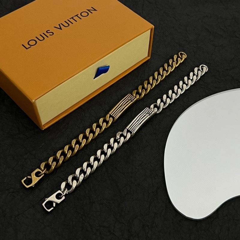 Chic Louis Vuitton Bracelets 251115