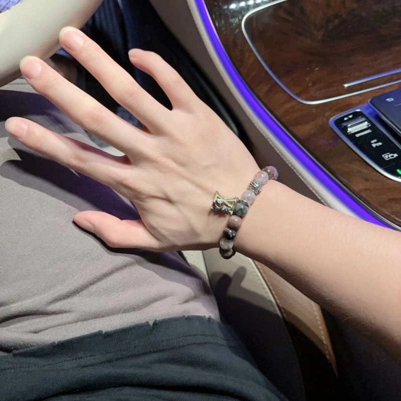 Louis Vuitton Bracelets Versatile 251116