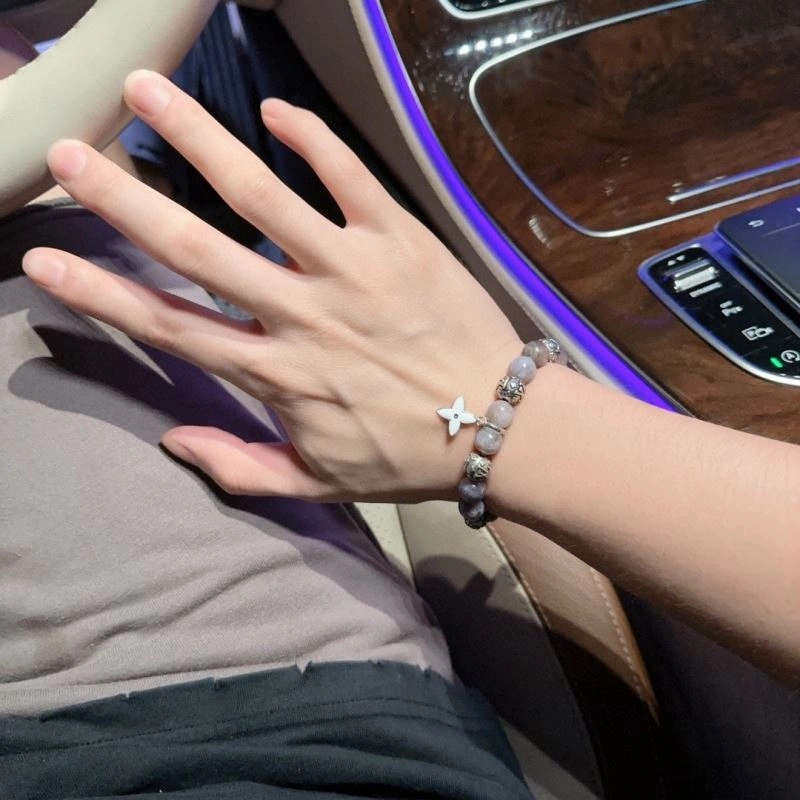 Modern Louis Vuitton Bracelets 251126