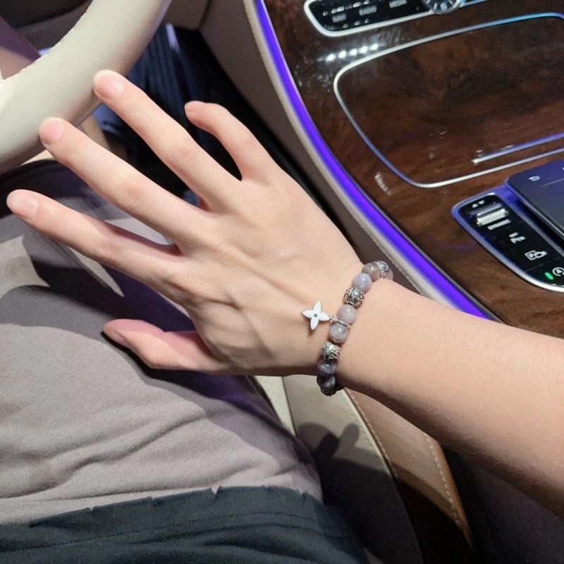 Modern Louis Vuitton Bracelets 251126