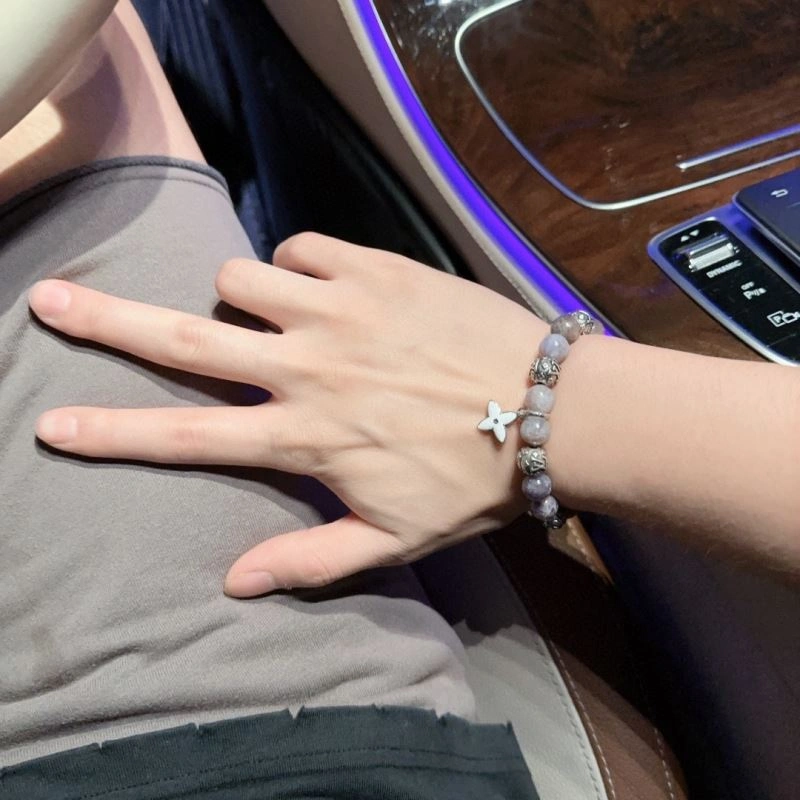 Modern Louis Vuitton Bracelets 251126