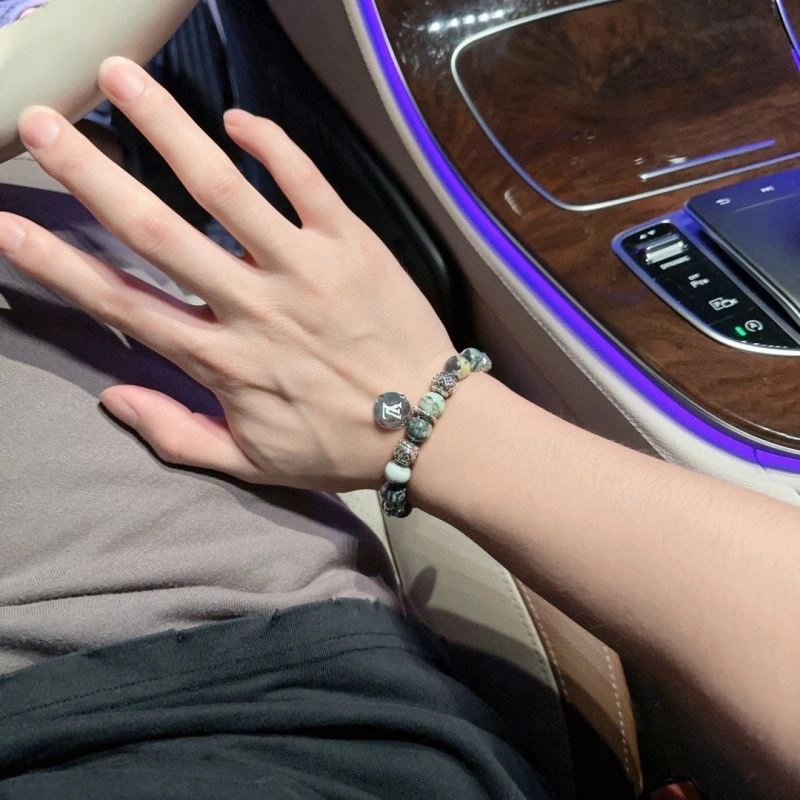 Stylish Louis Vuitton Bracelets 251124