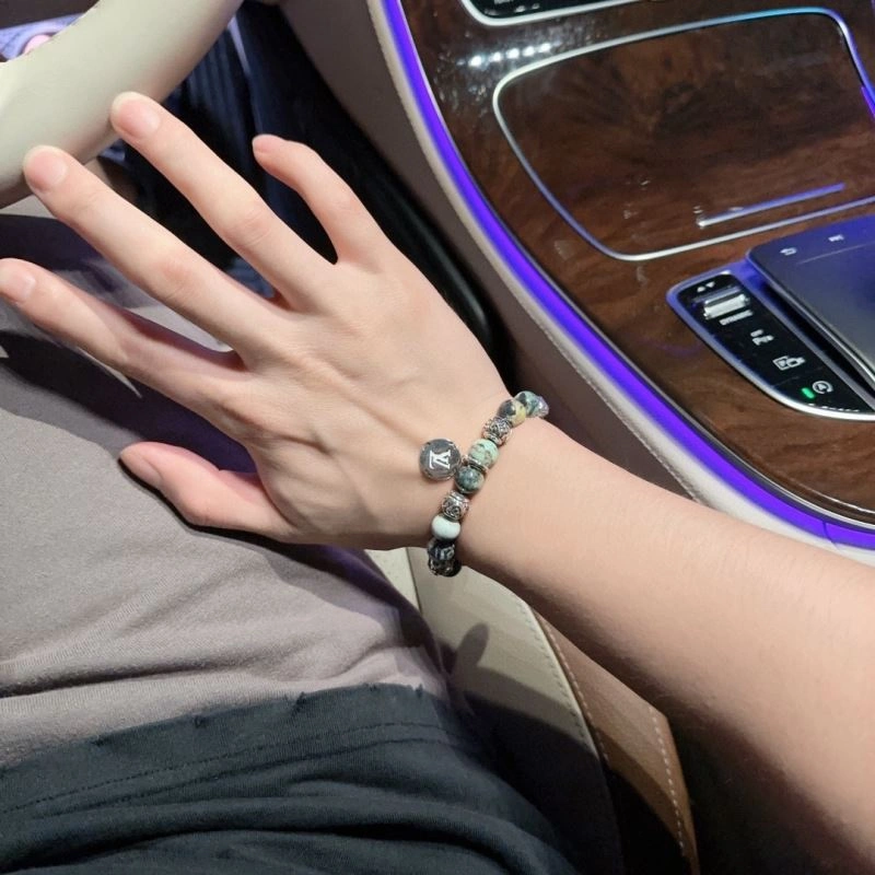 Stylish Louis Vuitton Bracelets 251124