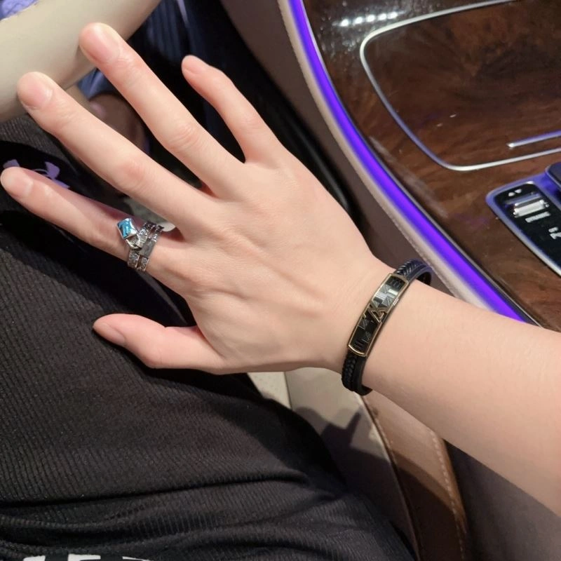 Classic Louis Vuitton Bracelets 251125