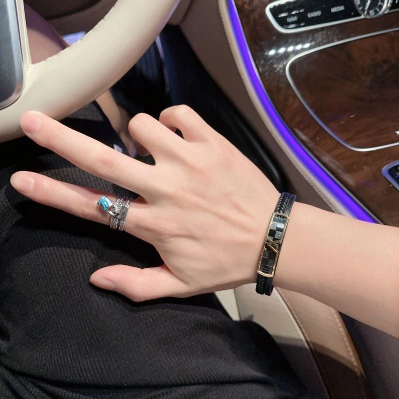 Classic Louis Vuitton Bracelets 251125