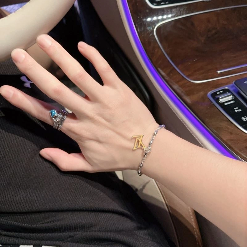 Louis Vuitton Bracelets GoAnywhere 251130