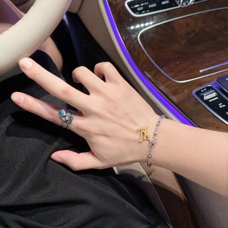 Louis Vuitton Bracelets GoAnywhere 251130