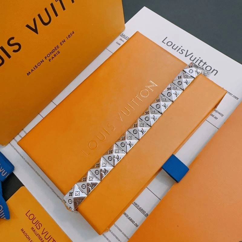 EyeCatching Louis Vuitton Bracelets 251136