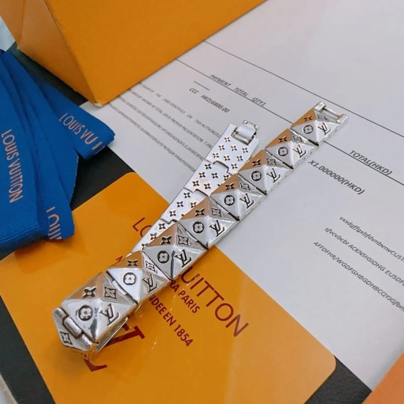 EyeCatching Louis Vuitton Bracelets 251136