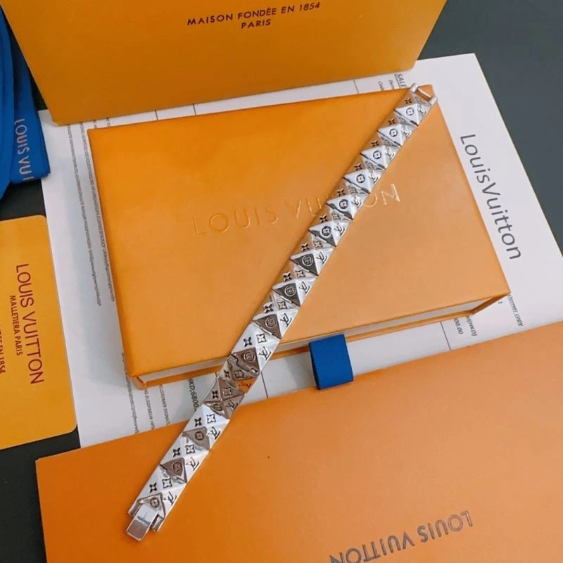 EyeCatching Louis Vuitton Bracelets 251136