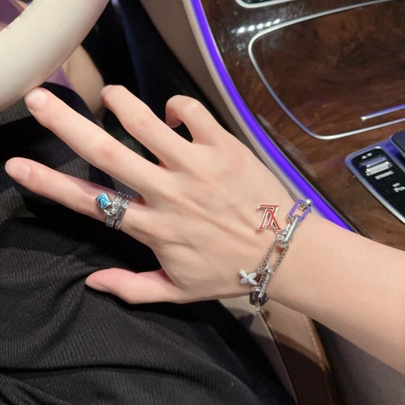 ZipUp Louis Vuitton Bracelets 251142