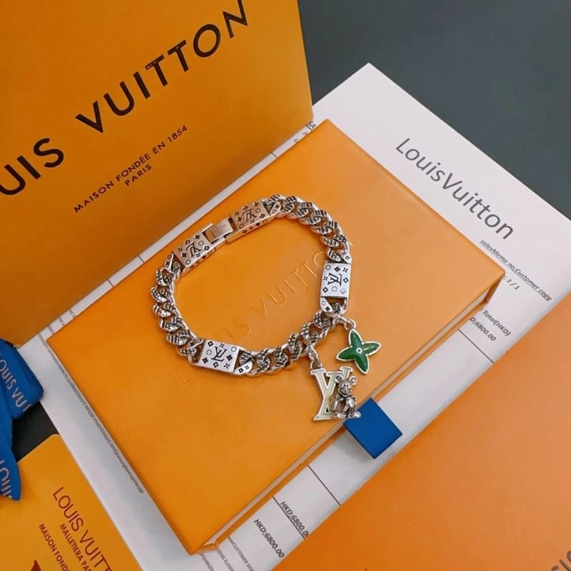 Comfortable Louis Vuitton Bracelets 251137