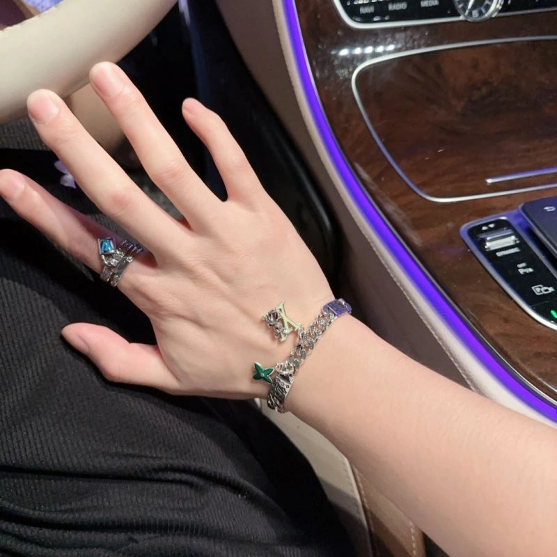 Comfortable Louis Vuitton Bracelets 251137