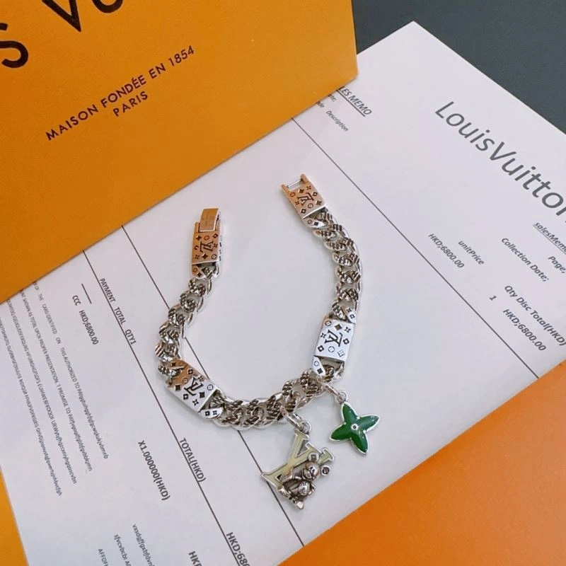 Comfortable Louis Vuitton Bracelets 251137