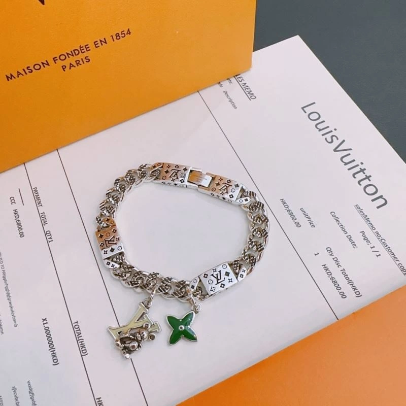 Comfortable Louis Vuitton Bracelets 251137