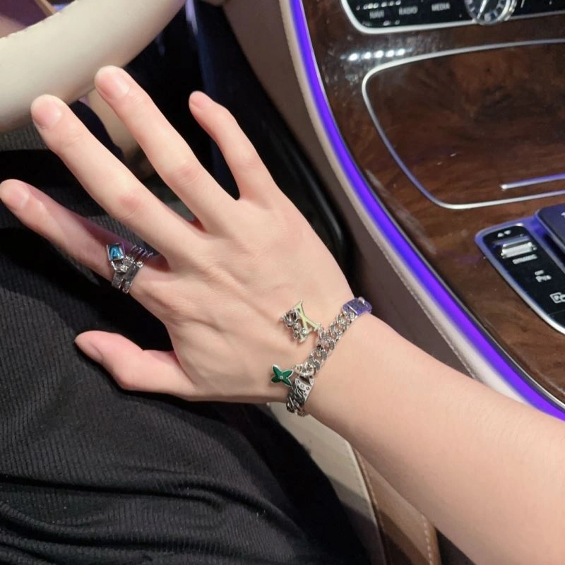 Comfortable Louis Vuitton Bracelets 251137