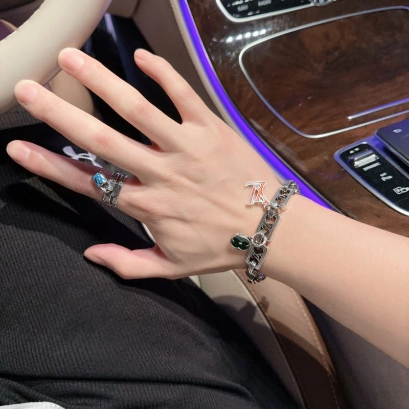 MultiPurpose Louis Vuitton Bracelets 251140