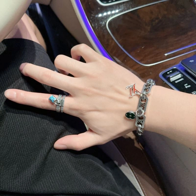 MultiPurpose Louis Vuitton Bracelets 251140