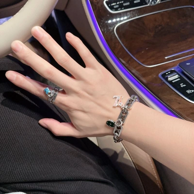 MultiPurpose Louis Vuitton Bracelets 251140
