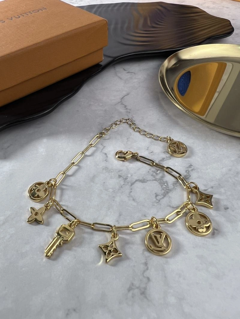 Bold Louis Vuitton Bracelets 251114
