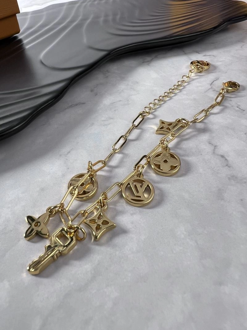 Bold Louis Vuitton Bracelets 251114