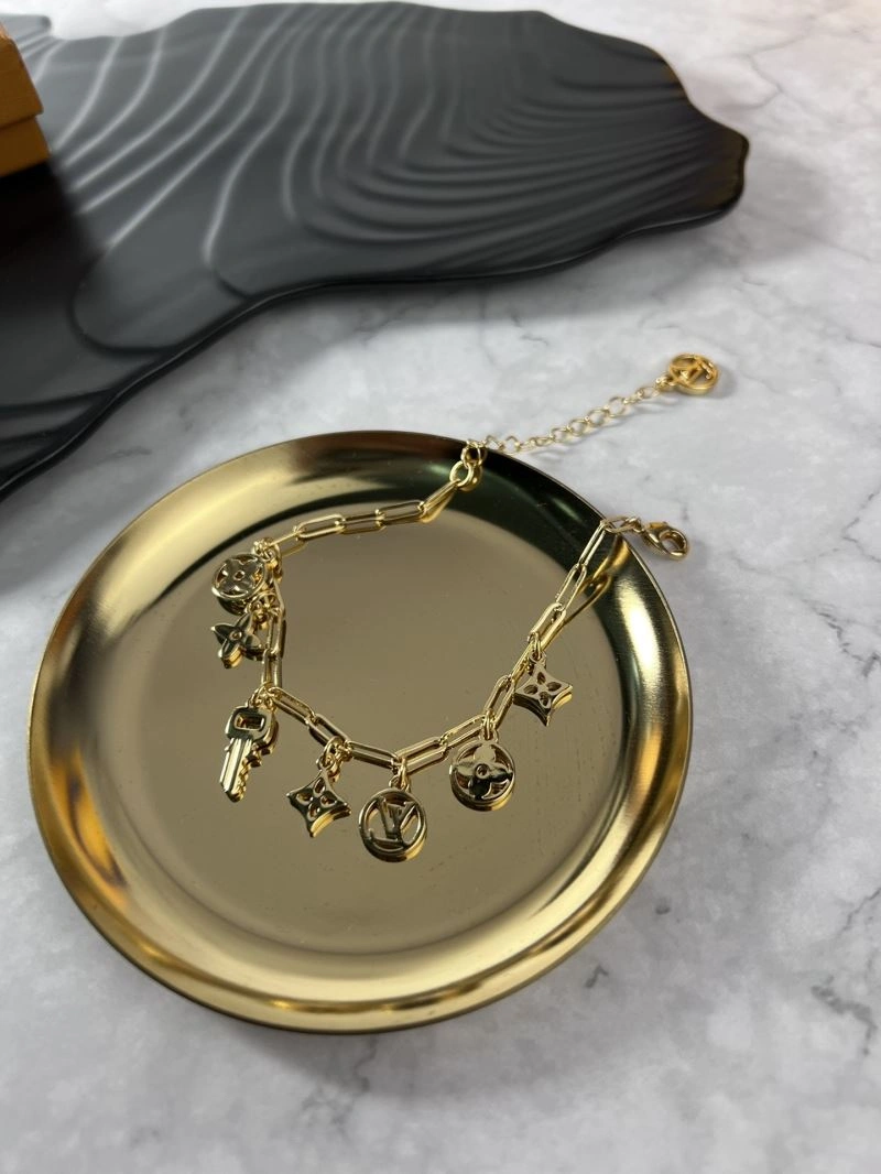 Bold Louis Vuitton Bracelets 251114