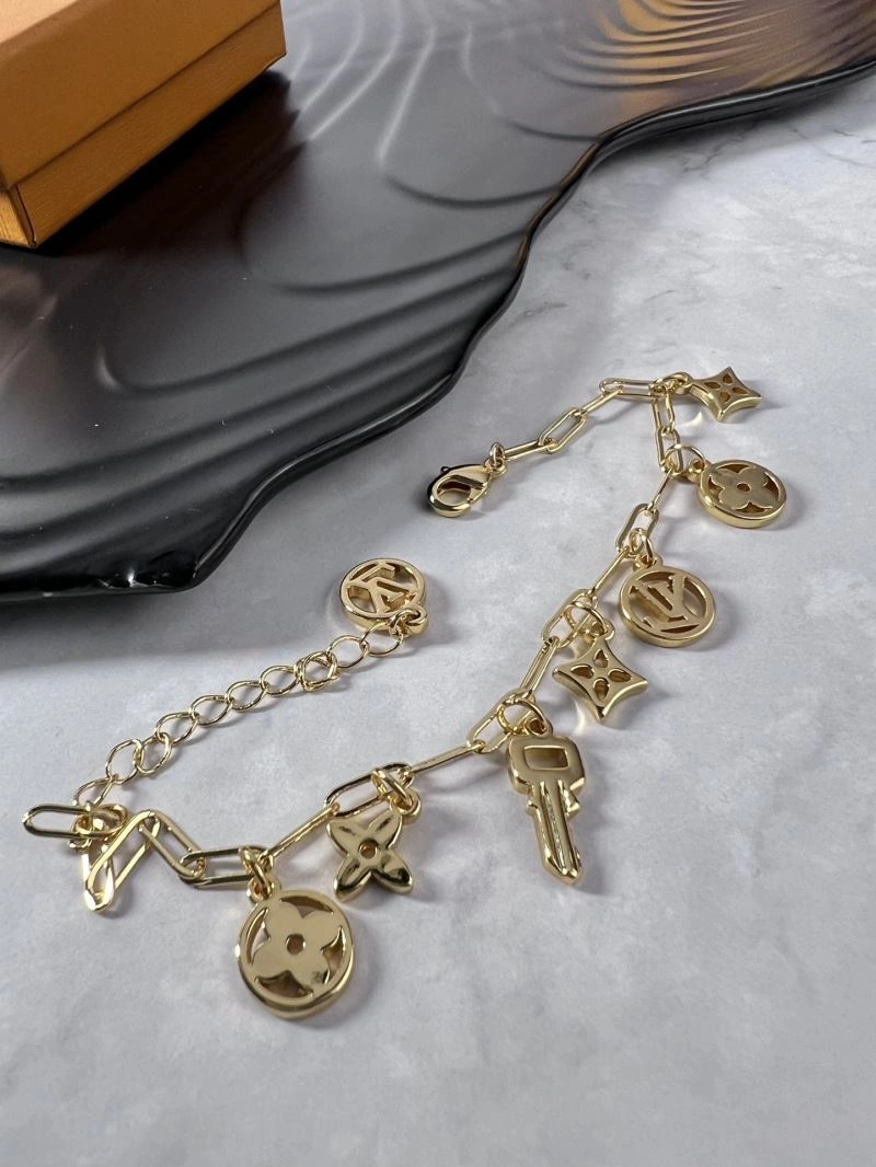 Bold Louis Vuitton Bracelets 251114