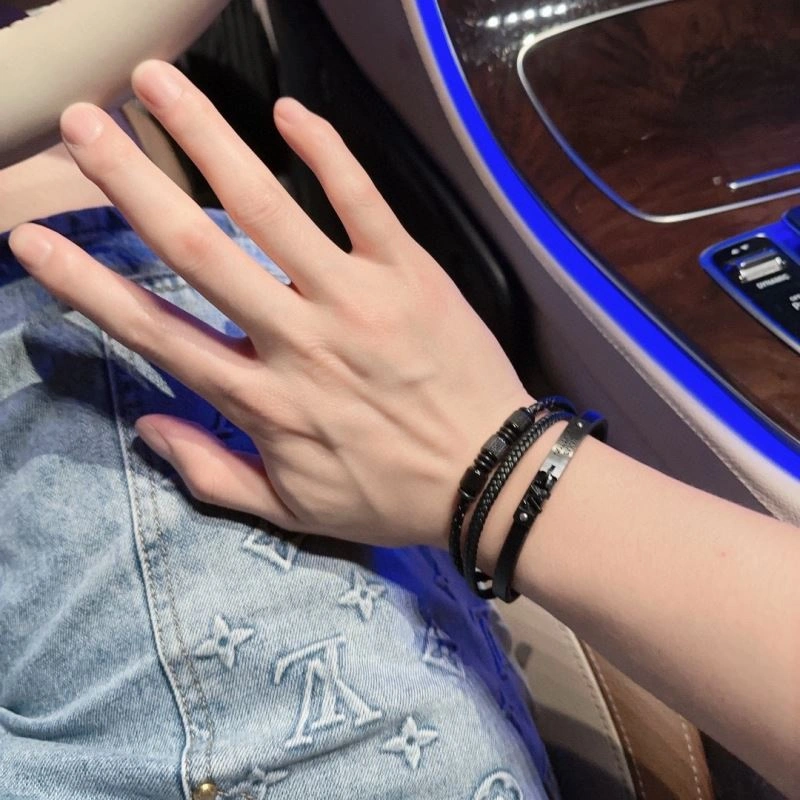 Louis Vuitton Bracelets SmartChoice 251106