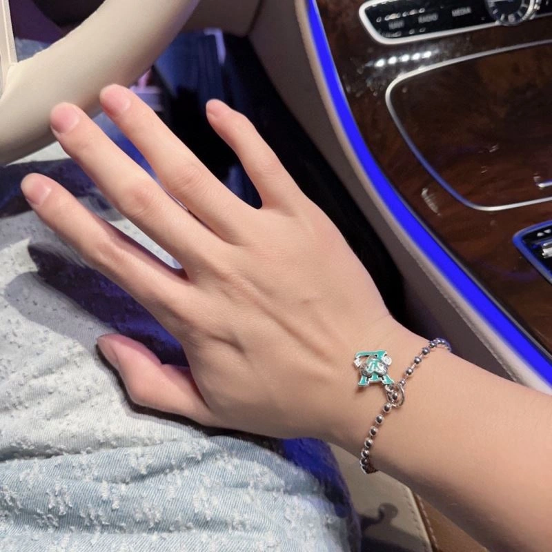 Louis Vuitton Bracelets Lightweight 250980