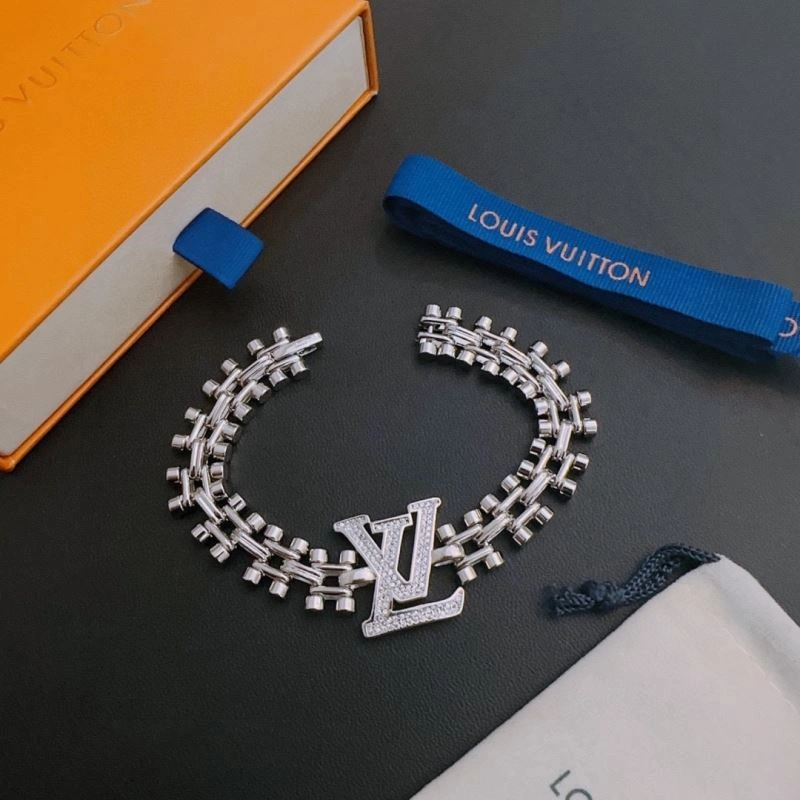 Sophisticated Louis Vuitton Bracelets 250981